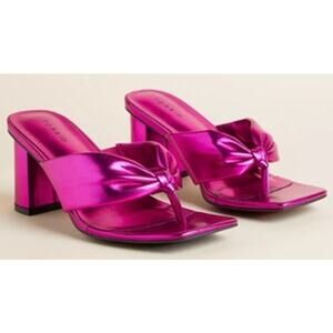 TORRID METALLIC PINK STRAPPY FLIP FLOP HEEL LADIES SIZE 7WW NWT *READ*